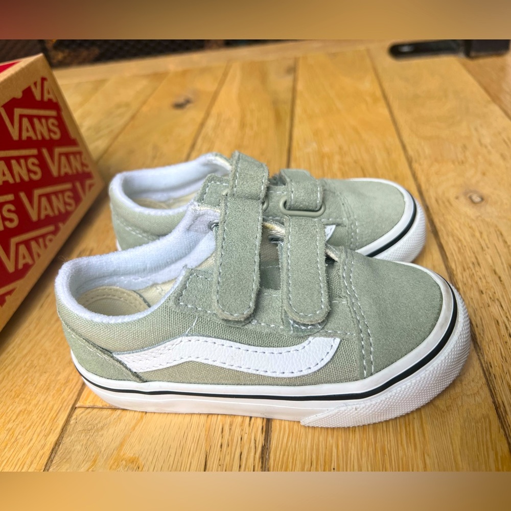 Toddler Old Skool Velcro Vans in Dessert Sage Suede size 6.5